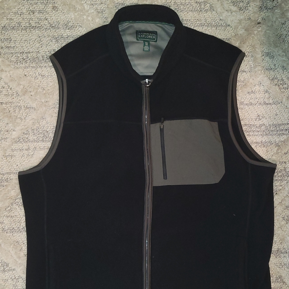 G.H Bass & CO fleece vest